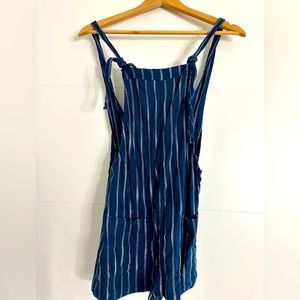 Comfortable jumper with two pockets in the front